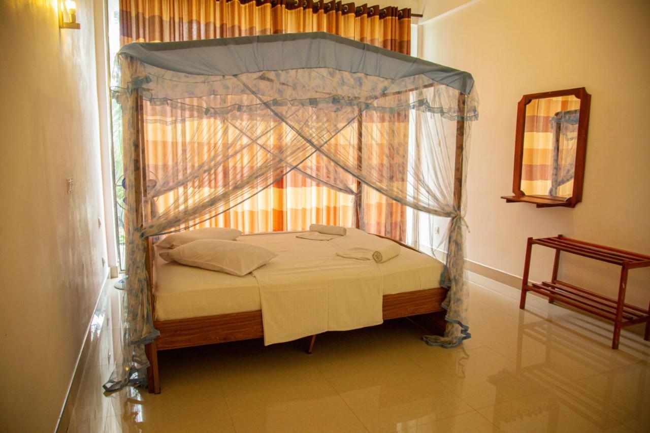 Lake Edge Holiday Inn Tissamaharama Εξωτερικό φωτογραφία