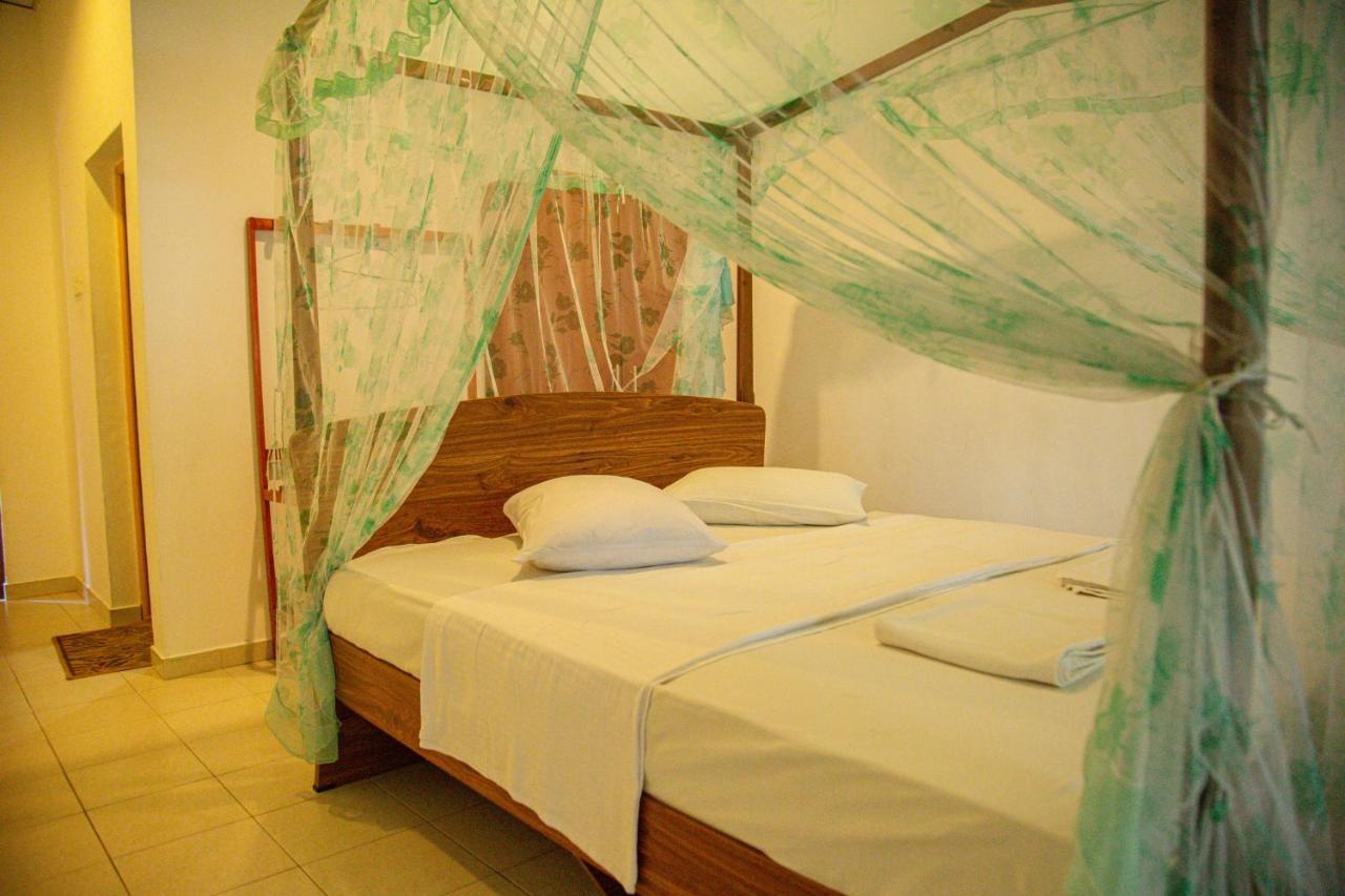 Lake Edge Holiday Inn Tissamaharama Εξωτερικό φωτογραφία