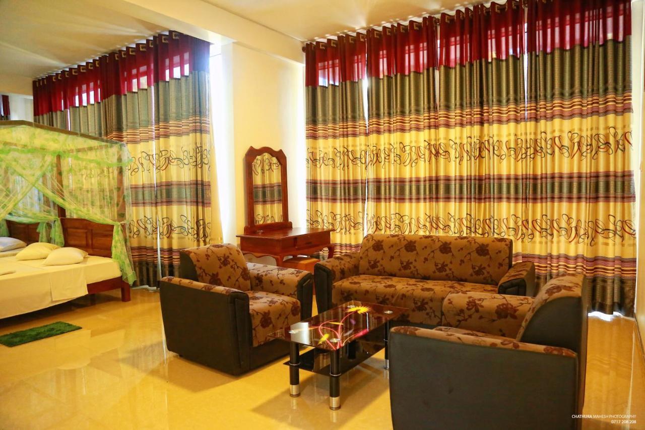 Lake Edge Holiday Inn Tissamaharama Εξωτερικό φωτογραφία