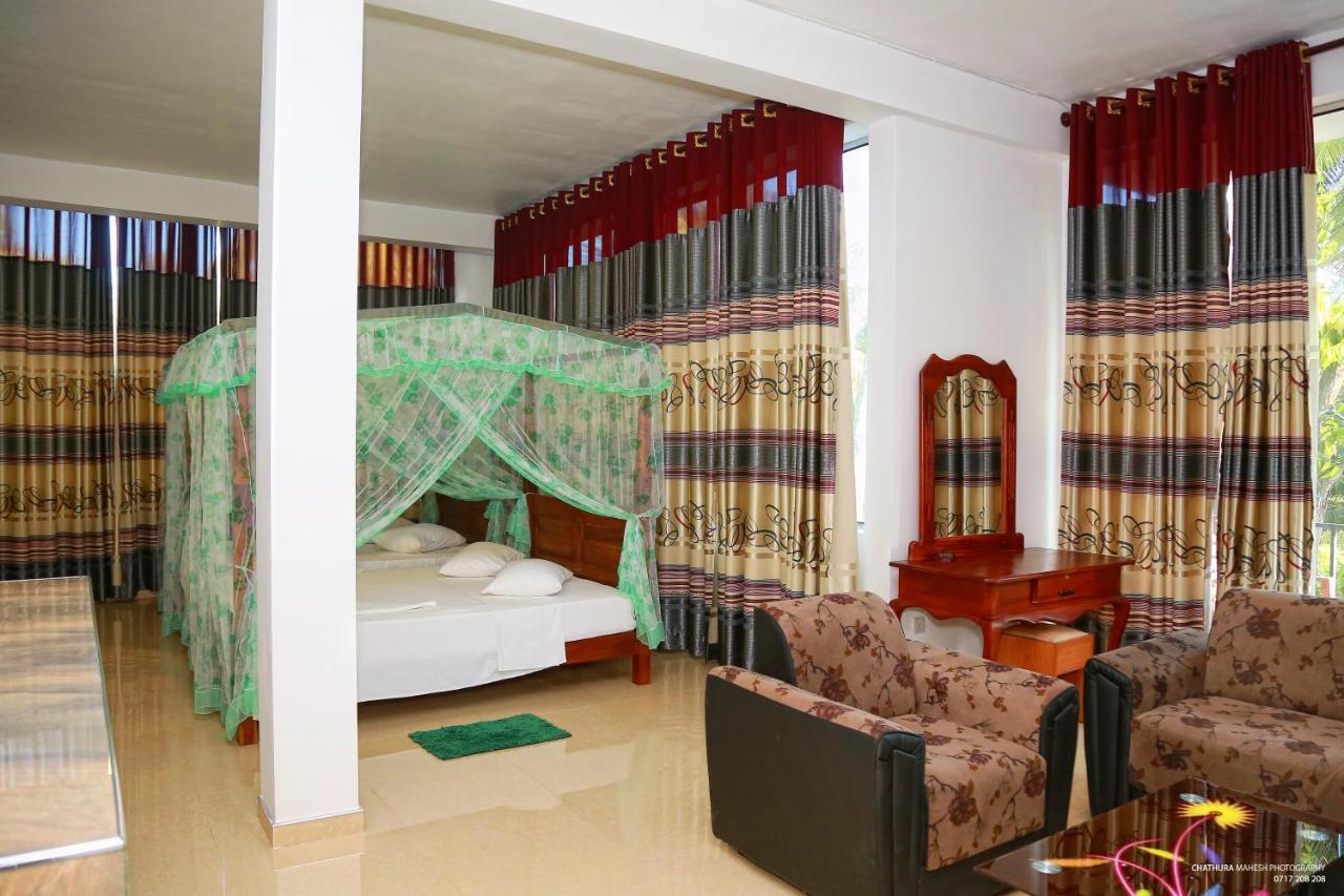 Lake Edge Holiday Inn Tissamaharama Εξωτερικό φωτογραφία