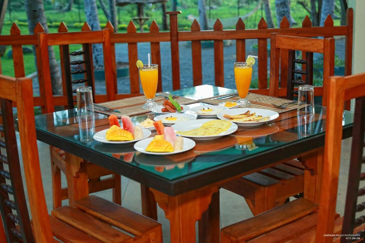 Lake Edge Holiday Inn Tissamaharama Εξωτερικό φωτογραφία