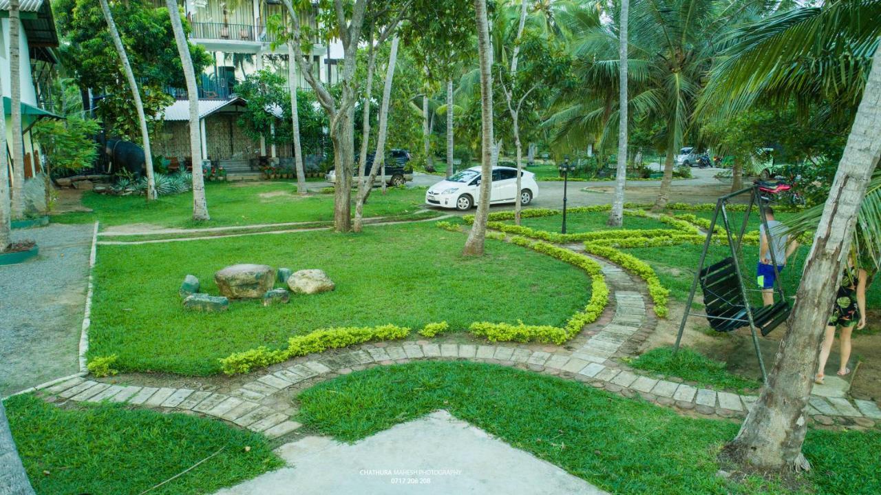 Lake Edge Holiday Inn Tissamaharama Εξωτερικό φωτογραφία